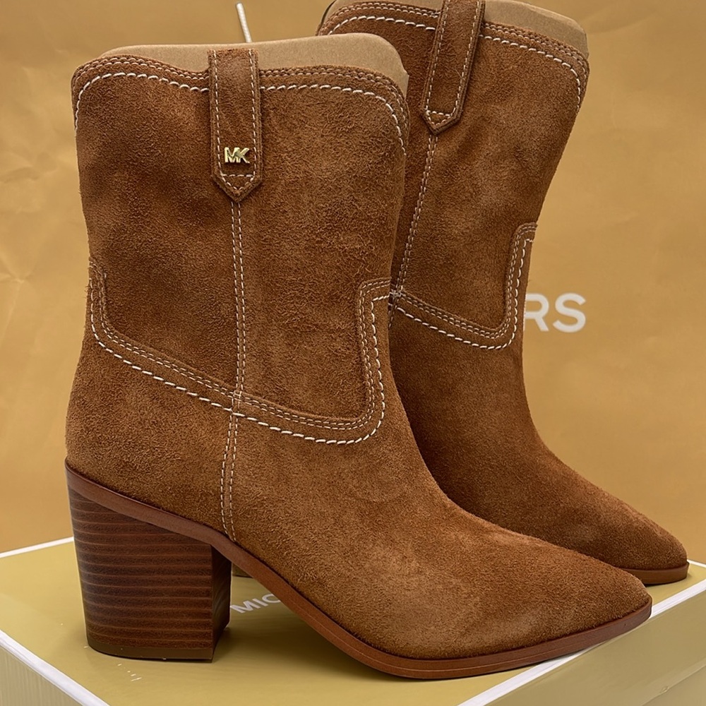 Michael Kors WAVERLY HEELED BOOTIE JUNGLE SUEDE
49F4WVME6S
LUGGAGE - Picture 5 of 16